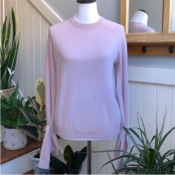 Neiman Marcus 100% Cashmere Crewneck Sweater in Pale Pink - Picture 8 of 11